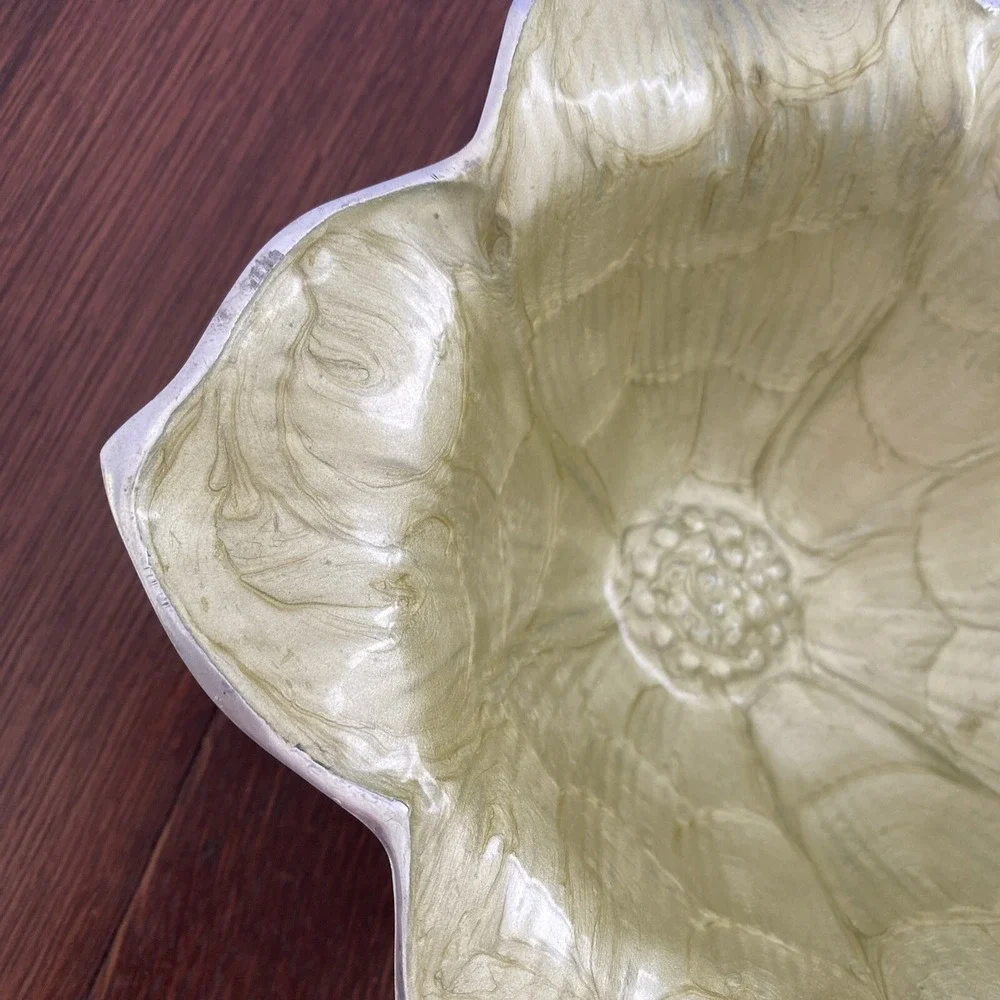 Julia Knight Lily Serving Bowl‎ 8.5 Aluminum Enamel Light green Floral Bowl 2009